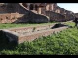 05319 ostia - regio iii - insula x - caseggiato del serapide (iii,x,3) - raum am westende - becken - 01-2024.jpg